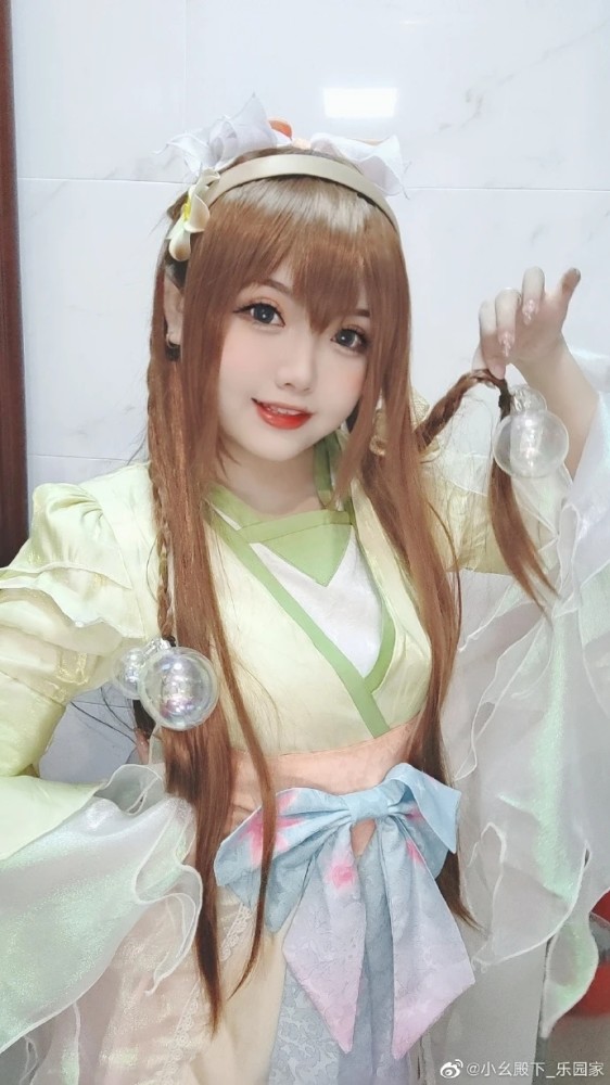 娜可露露cosplay晚萤