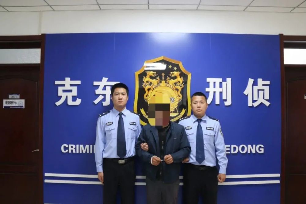 崔某君经120救护车送到克东县人民医院抢救,现正在重症监护室救治.