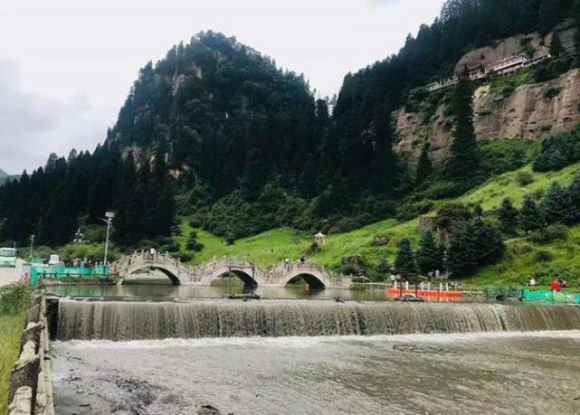 花儿临夏在河之洲和政松鸣岩景区