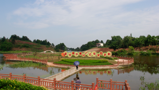 双加镇十里渔湾生态园 是泸州近郊有名的休闲旅游地 一年四季瓜果