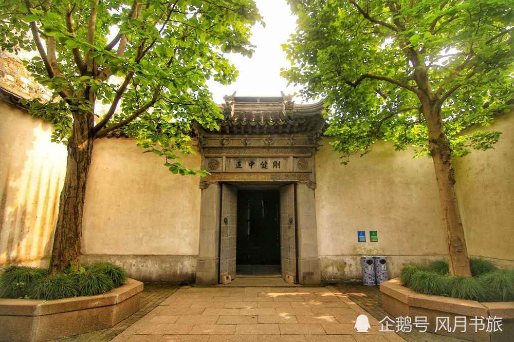 从明嘉靖37年(1558,袁祖庚归乡建造醉颖堂,到万历