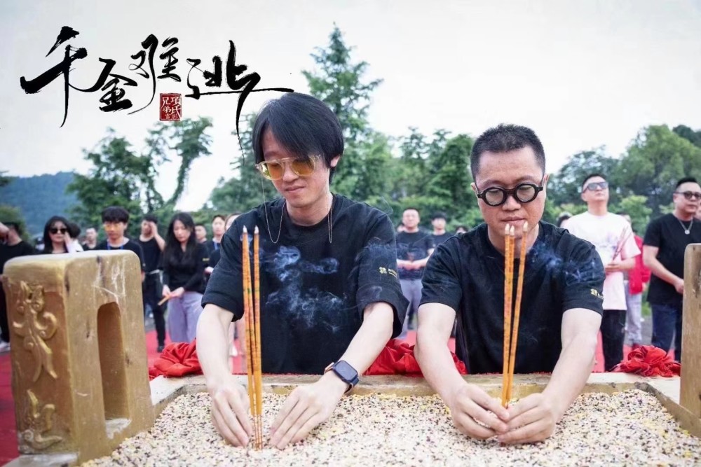 千金难逃#据悉《千金难逃》为爱奇艺云腾计划作品,同时也是项氏兄弟