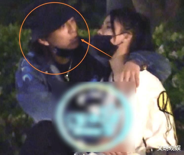 汪苏泷才刚被曝恋情,又一男星当街亲吻被拍,女方大家都很熟悉