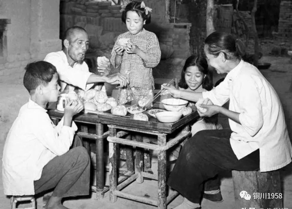 陕西50年代的12张照片!铜川火车站运煤场景