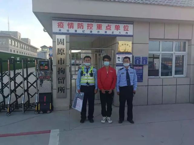 固原一男子无证驾驶肇事逃逸拘留所门前直言后悔