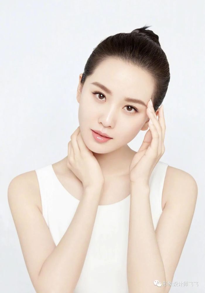 风格解析:为什么刘诗诗穿仙女裙很好看,而余男穿着却差点味道?