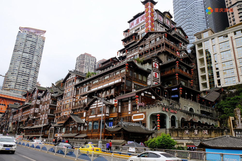 重庆洪崖洞:游客最爱去的旅游景点,本地人让一片崖壁重获新生