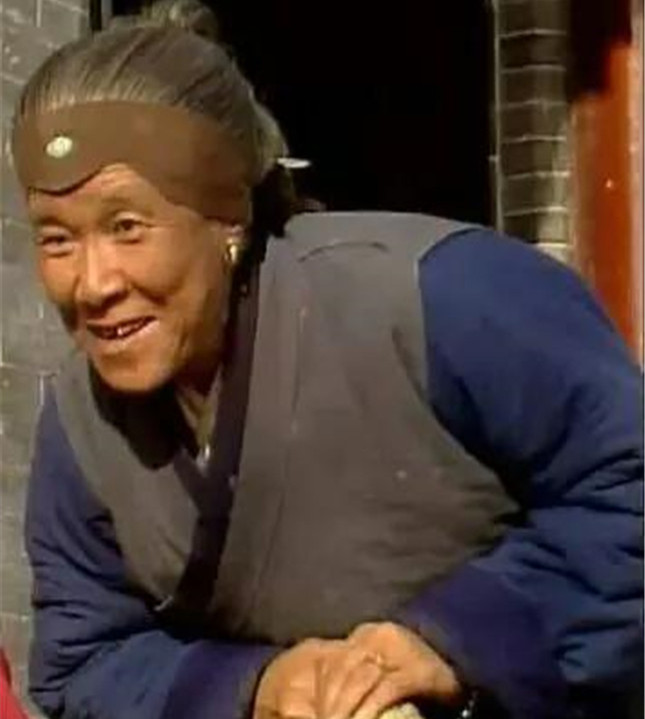 红楼梦难怪王夫人要用一百两银子买断刘姥姥看她做了什么令人不齿的事