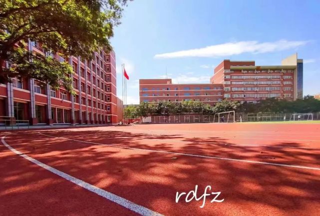 3,人大附中有7大类100 社团.其中icc学生担任负责人的占到50%左右.