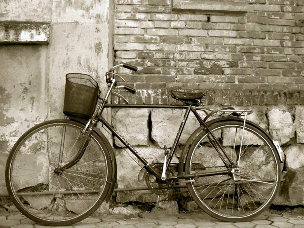 八十年代,一辆凤凰牌自行车,放到现在等于多少钱?你可能猜不到