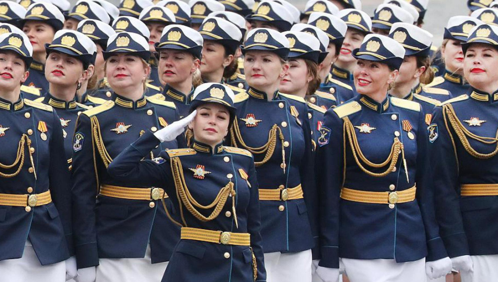 世界各国女兵阅兵风采,巾帼不让须眉,中国女兵表现夺目