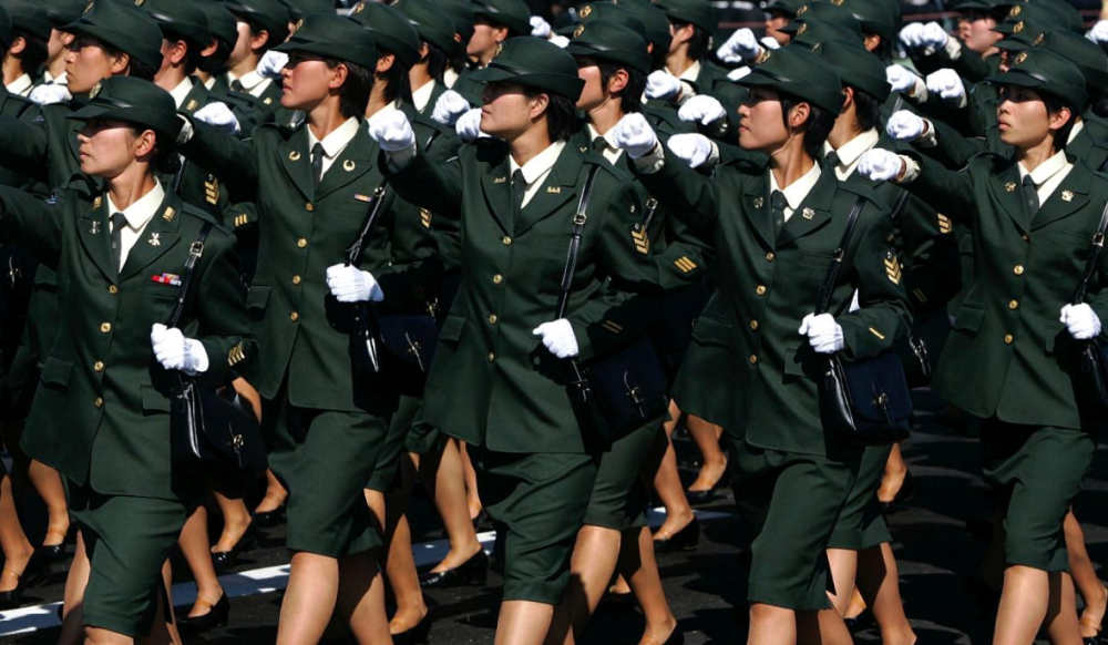 世界各国女兵阅兵风采巾帼不让须眉中国女兵表现夺目