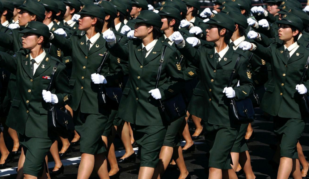世界各国女兵阅兵风采,巾帼不让须眉,中国女兵表现夺目