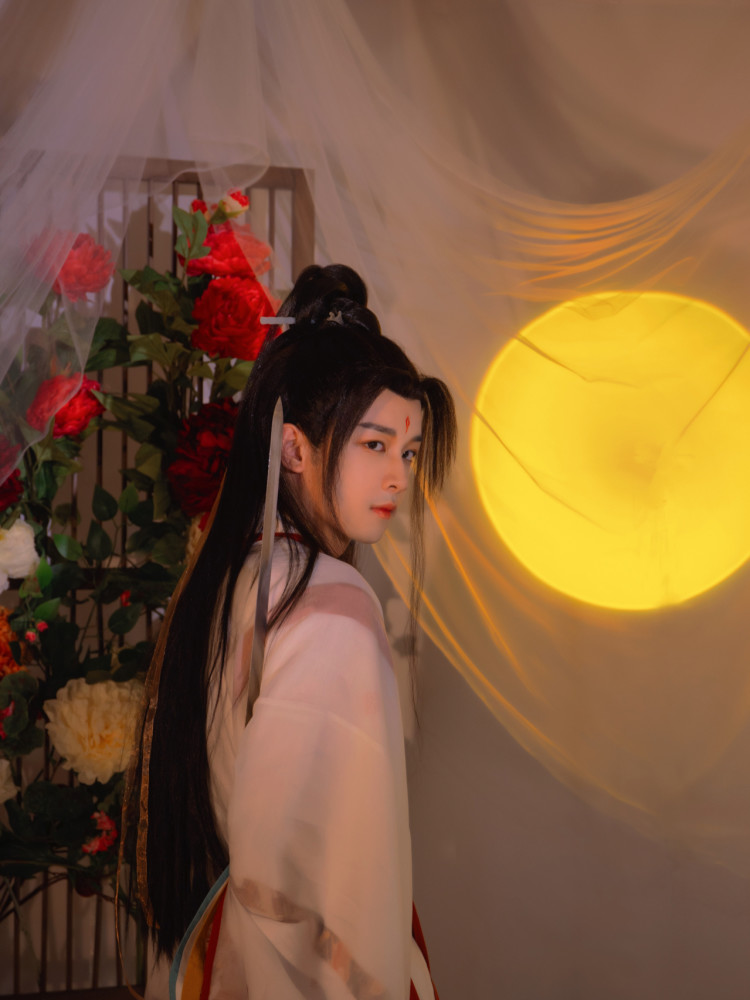 古风真人男生头像:起绕中庭独步,一天星斗文章