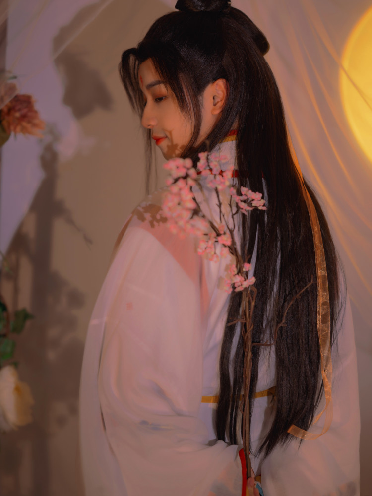 古风真人男生头像:起绕中庭独步,一天星斗文章