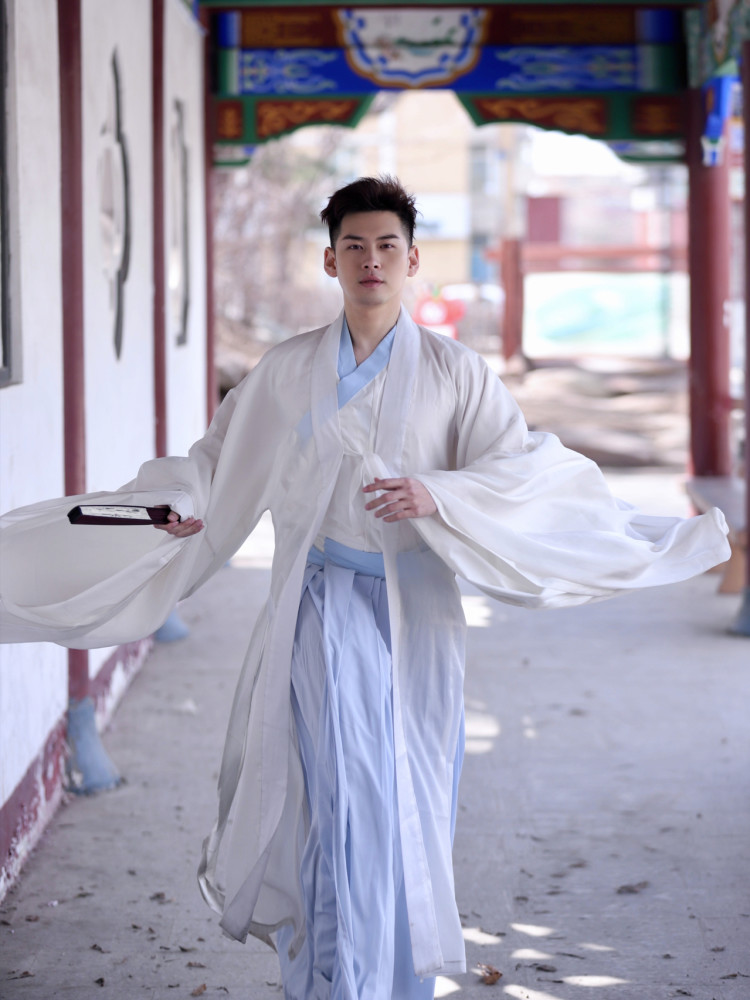 古风真人男生头像:起绕中庭独步,一天星斗文章