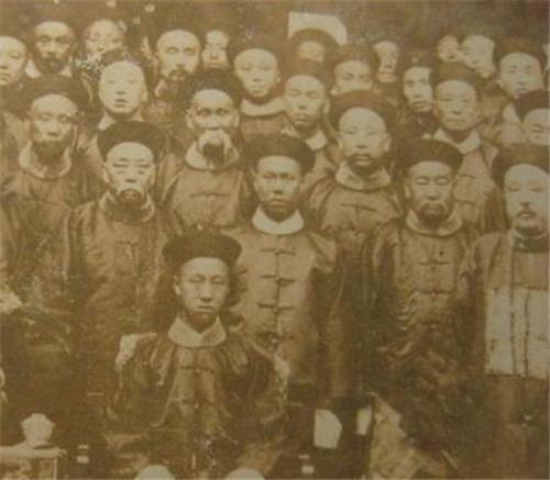 清末已有照相机,为何慈禧留下大量照片,光绪仅一张偷拍照存世?