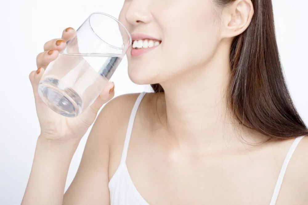 多喝水能减肥女子喝4升水后中毒这些细节被很多人忽视
