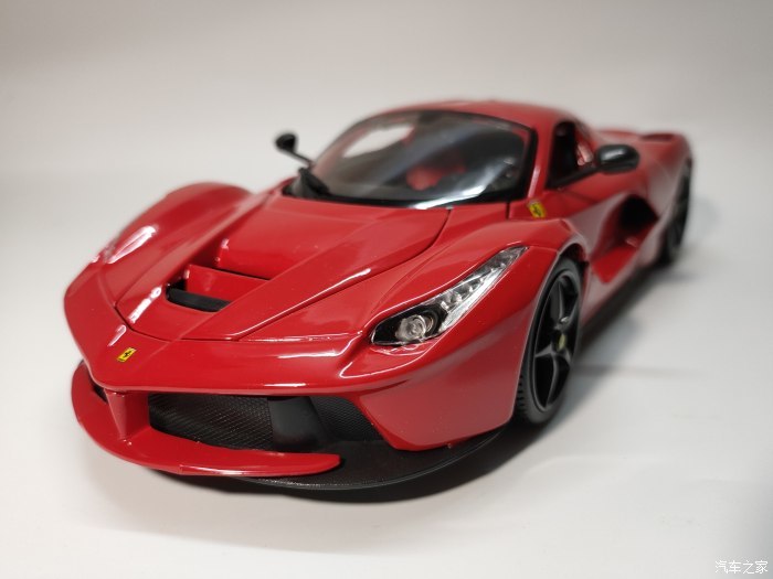 一款旗舰级超级跑车红色激情法拉利laferrari