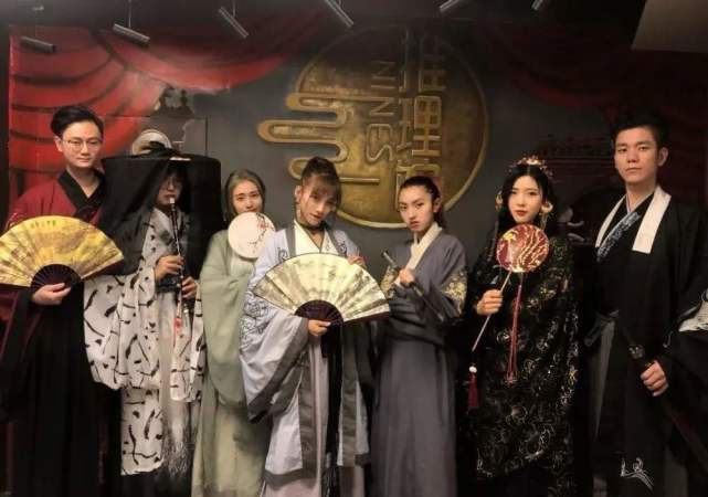 剧本杀耗时费脑,现在喜欢玩的人却更多,cos上瘾?