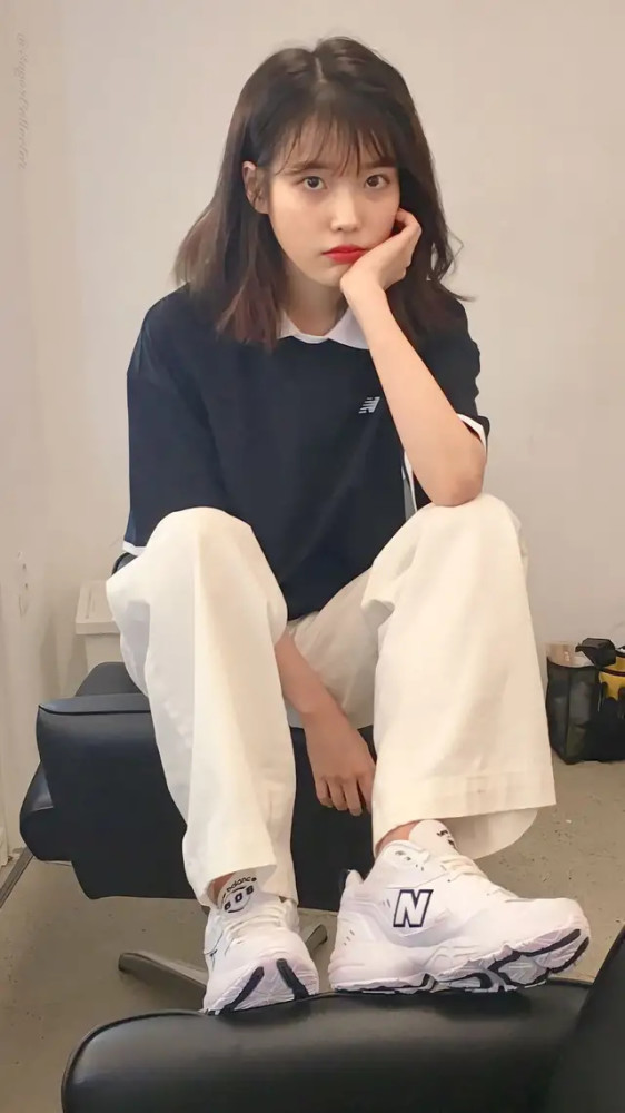 韩国solo女歌手iu的穿搭集合,小个子女生的穿衣典范