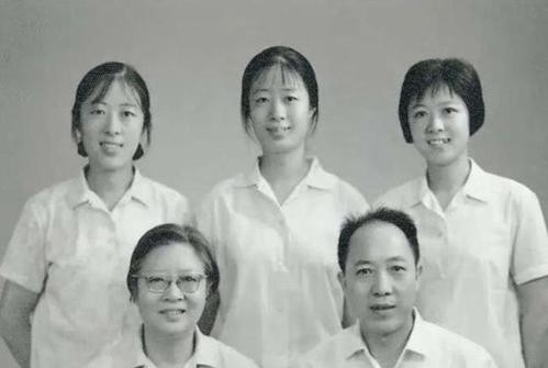 吴孟超因爱学医,与夫人吴佩煜在战火中相知相恋,携手走过60年