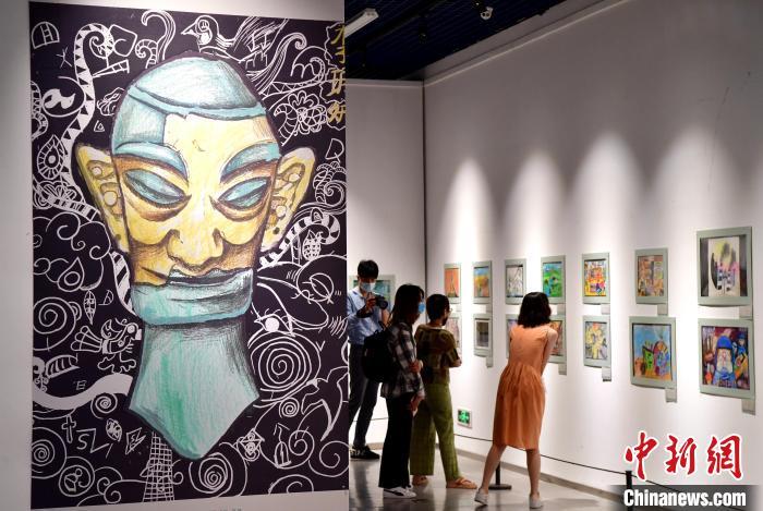 张斌 摄第十二届海峡两岸少儿美术大展共展出近200幅两岸优秀少儿作品