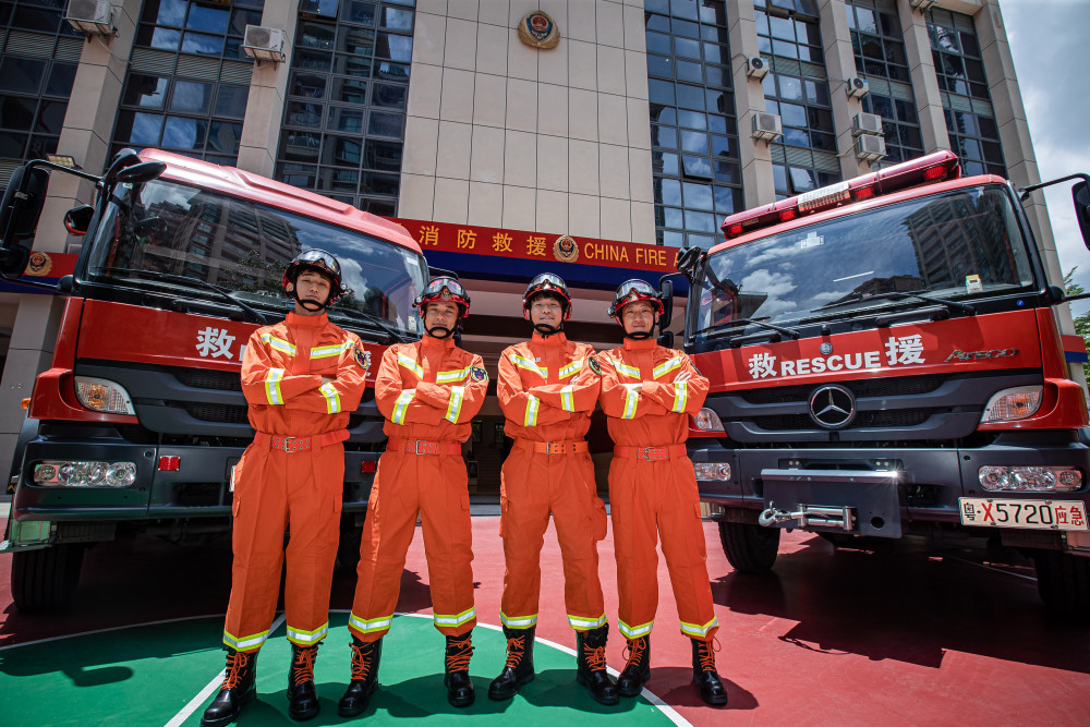 像消防员一样捍卫城市深足受聘担任深圳消防宣传公益大使