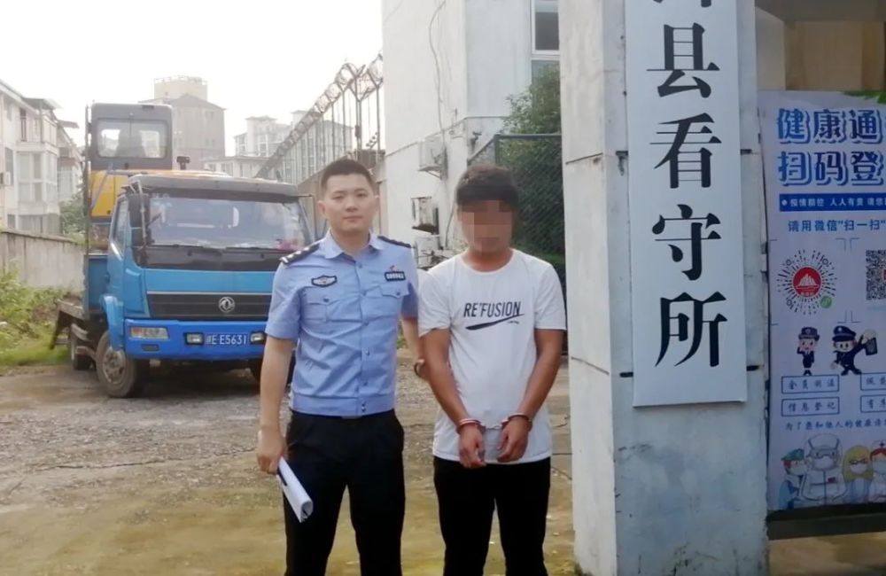 偷护士内衣_偷医院护士内衣内裤(2)