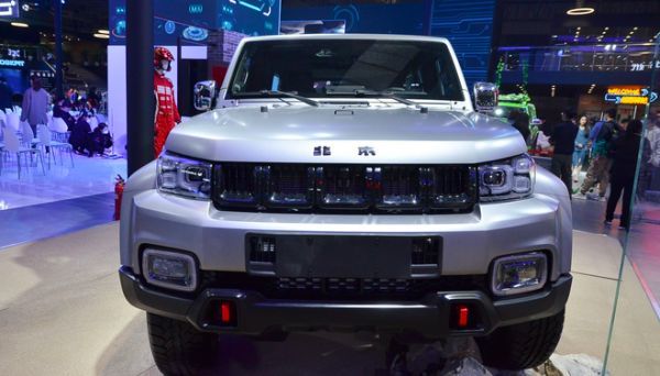 bj40环塔冠军版竟用上长城2.0t动力,能否挑战坦克300?