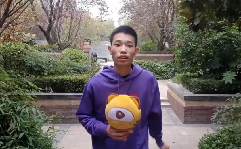 吉吉国王不当偏要争做光头强,在搞怪变丑的路上,鲨鱼越走越远