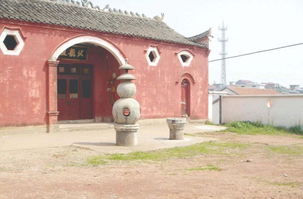 伏龙殿交警中队起义旧址4月1日,交警九中队奉令调往南昌,分二批出发