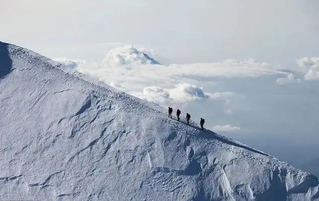 户外讲武堂;(940讲)户外人生,会因攀登而不同.