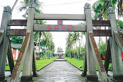 海瑞墓:滨涯有幸存忠骨