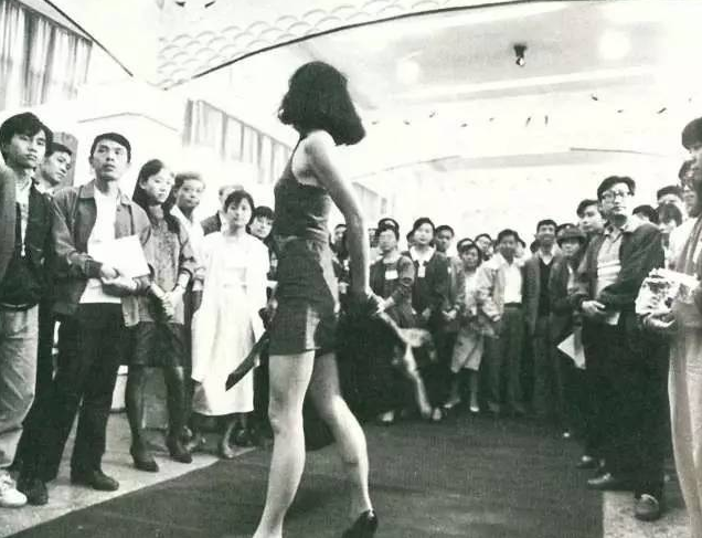 卖内衣的馆_美媛馆性感内衣美女(2)