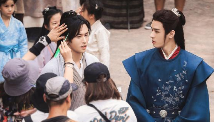 如果说,郝景芳为龚俊和张哲瀚写的剧本,让《山河令》的导演成志超