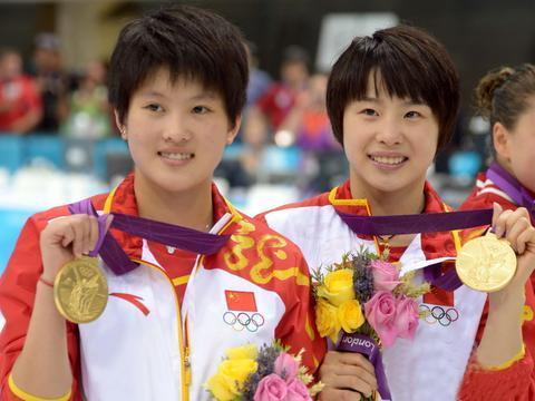 喜讯!中国跳水冠军名将好事将近,穿婚纱接受男友求婚泪洒现场