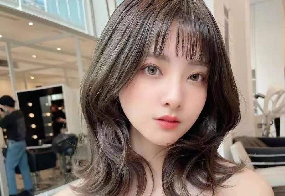 剪锁骨发选择外翻还是内扣?选对了显洋气还好打理