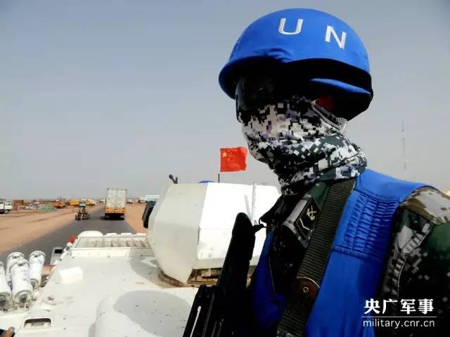 今天,一起向中国蓝盔致敬!