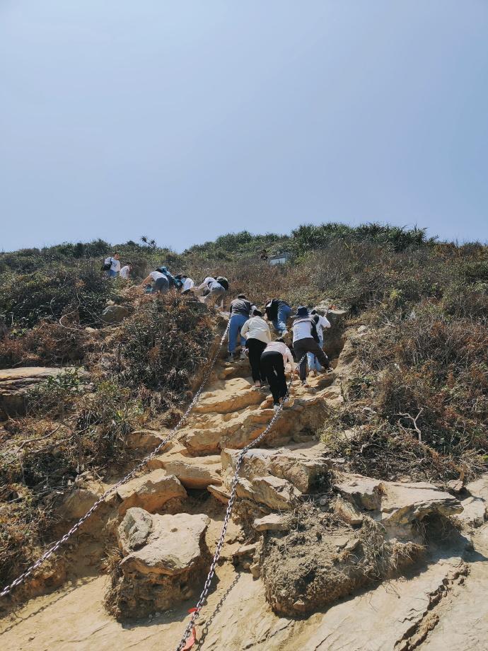 东冲穿越西冲徒步.东西冲海岸线位于深圳市龙岗区大鹏