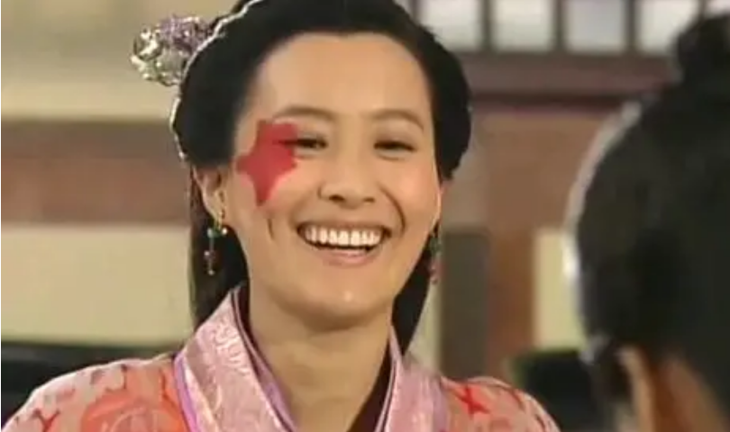 她是中国四大丑女之一,四十岁还未嫁人,最后却当上了皇后