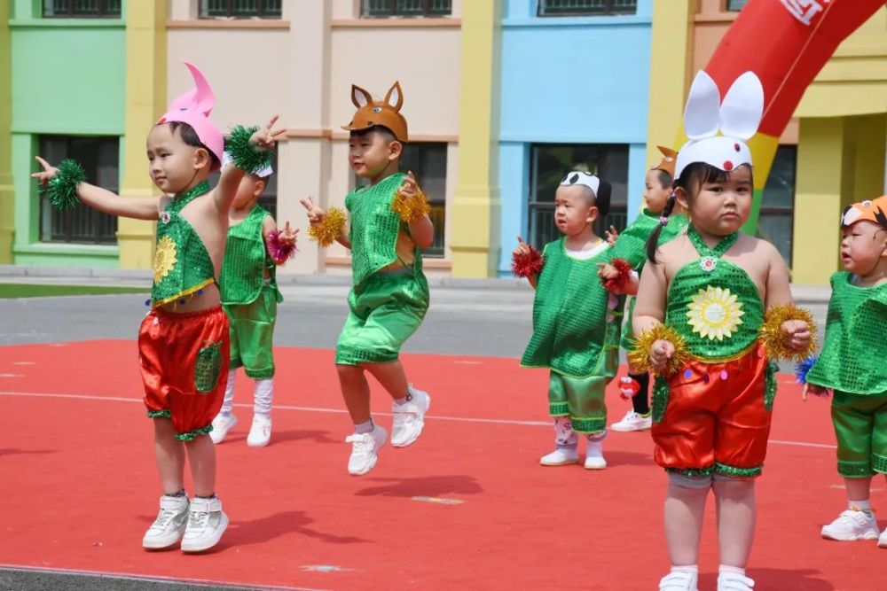 四方台区第一幼儿园举办童心向党快乐成长庆祝六一儿童节素质汇报演出