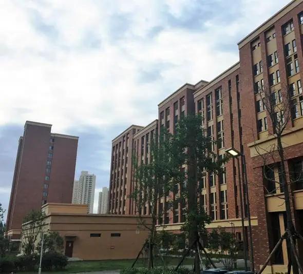 郑州一批次高中郑州龙湖一中办学特色及2021年招生计划