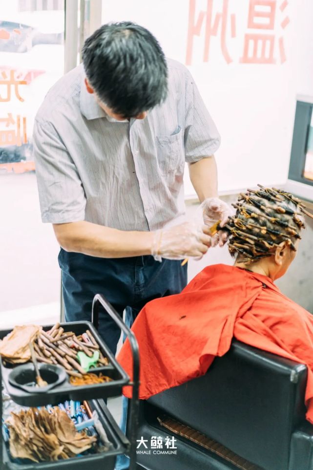 人物丨老式理发店,过去时髦的人都这样理发