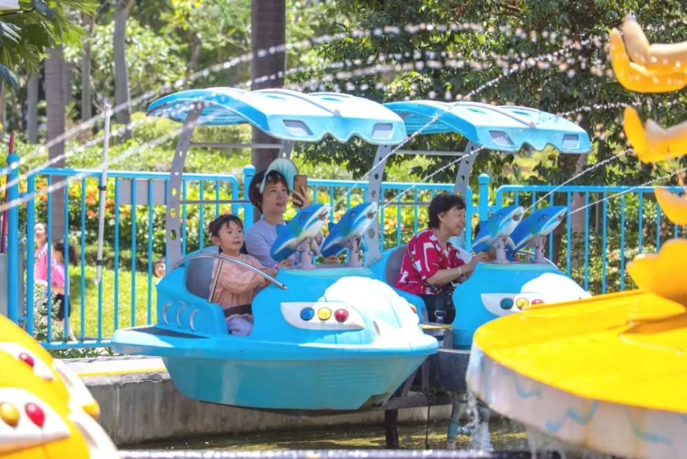 回忆 公园游乐设备丰富齐全 最适合孩子们嬉戏游玩 深圳市儿童乐园内
