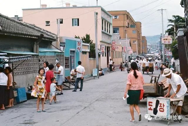 上世纪60年代末,韩国街头