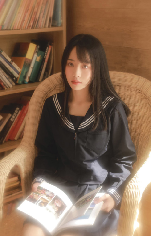 清纯学生制服美少女,靓丽养眼