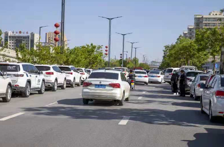 榆林停车难咋治?市民建议:夜间限时免费停车,开发app查找剩余车位