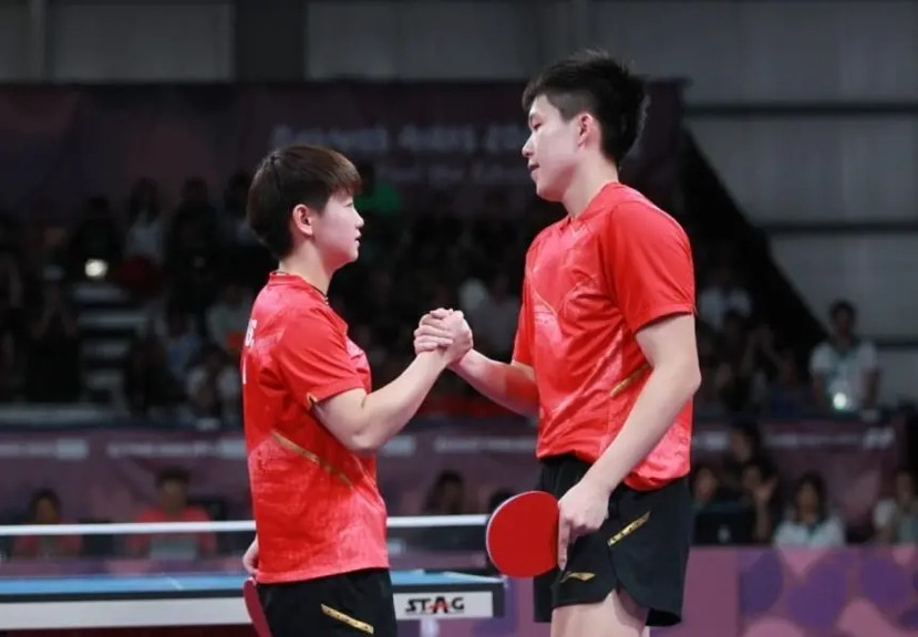 乒乓球直通赛:年轻的孙颖莎王楚钦夺混双冠军,刘国梁高兴后继有人