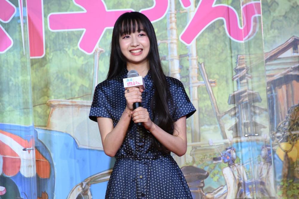 木村拓哉两女儿合影,20岁心美挎迪奥包白富美,光希头发凌乱穿着朴素
